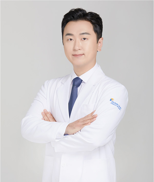 Dr. Baek Dong-won, Representative Director of EYEONCE Eye Clinic Gangnam